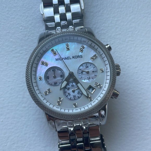 Michael Kors women's silver watch - Picture 2 of 5